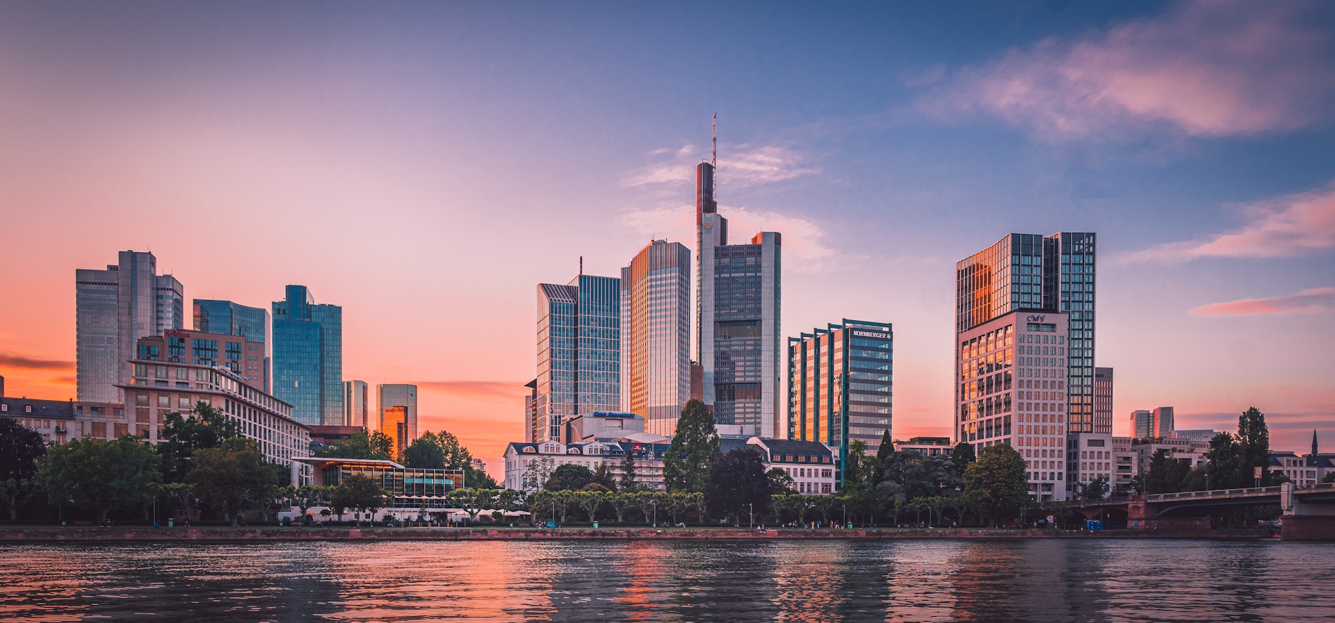 Skyline am Fluss